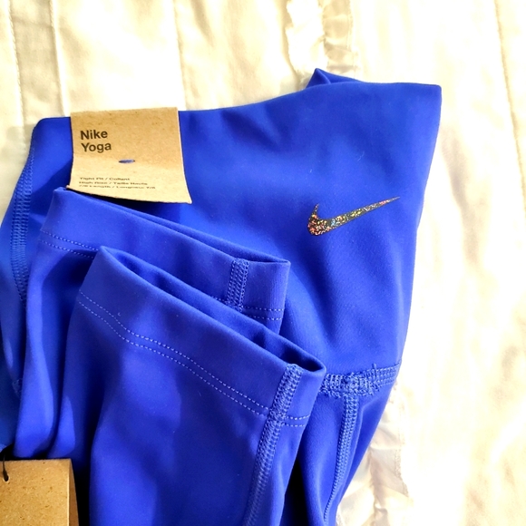 Bundle of Yoga's Legging set with top - Picture 7 of 10